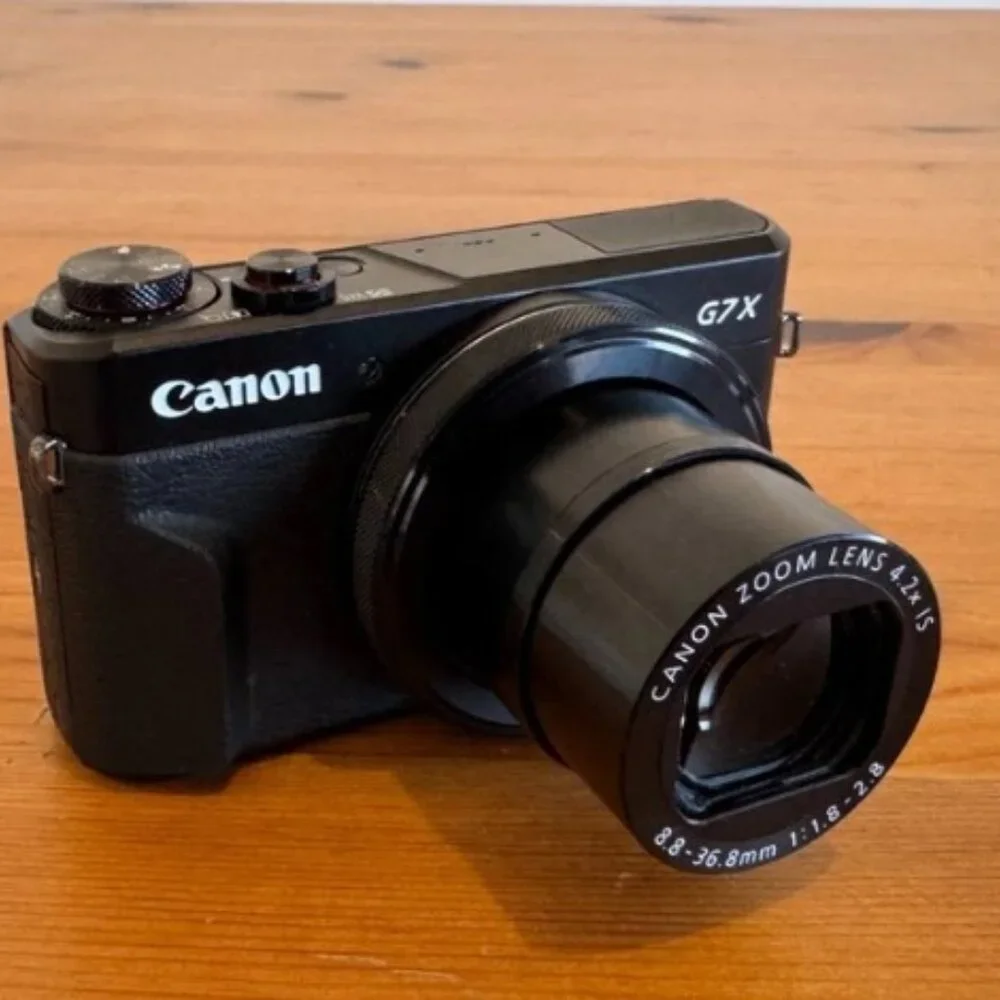 Canon G7 X Mark II, 2 Batteries, Charger & Case